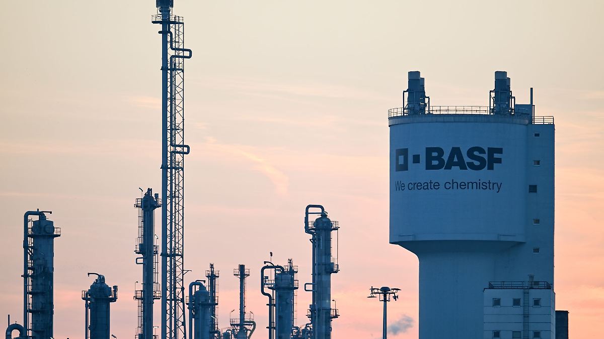 Der Börsentag: BASF fährt die Produktion in der umstrittenen Milliardenfabrik in China hoch