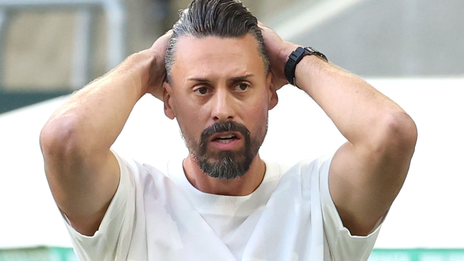 „Niemand ist größer als der Verein!“ Heftiger Fan-Protest gegen Sandro Wagner – Trainer des FC Augsburg reagiert gerührt