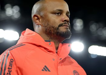 „Das gehört zu so einer Saison“: Trainer Vincent Kompany verteidigt die 455-Millionen-Euro-Bank des FC Bayern München