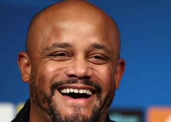 „Ich bin mit Burnley abgestiegen“: Bayern-Trainer Vincent Kompany weist Fragen zum umstrittenen Schiedsrichterverhalten gegen PSG trocken zurück – Goal.com