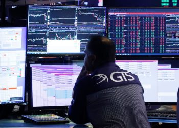 Dow schließt auf Rekordhoch: Wall Street wartet gespannt auf Wirtschaftsdaten