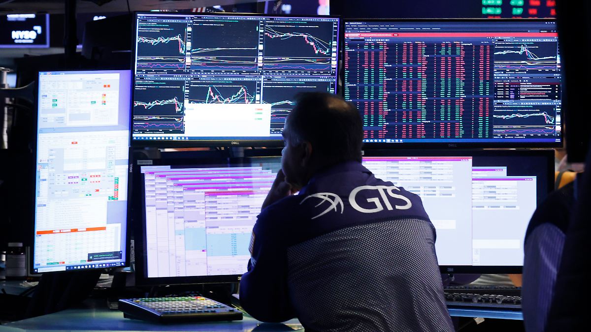 Dow schließt auf Rekordhoch: Wall Street wartet gespannt auf Wirtschaftsdaten