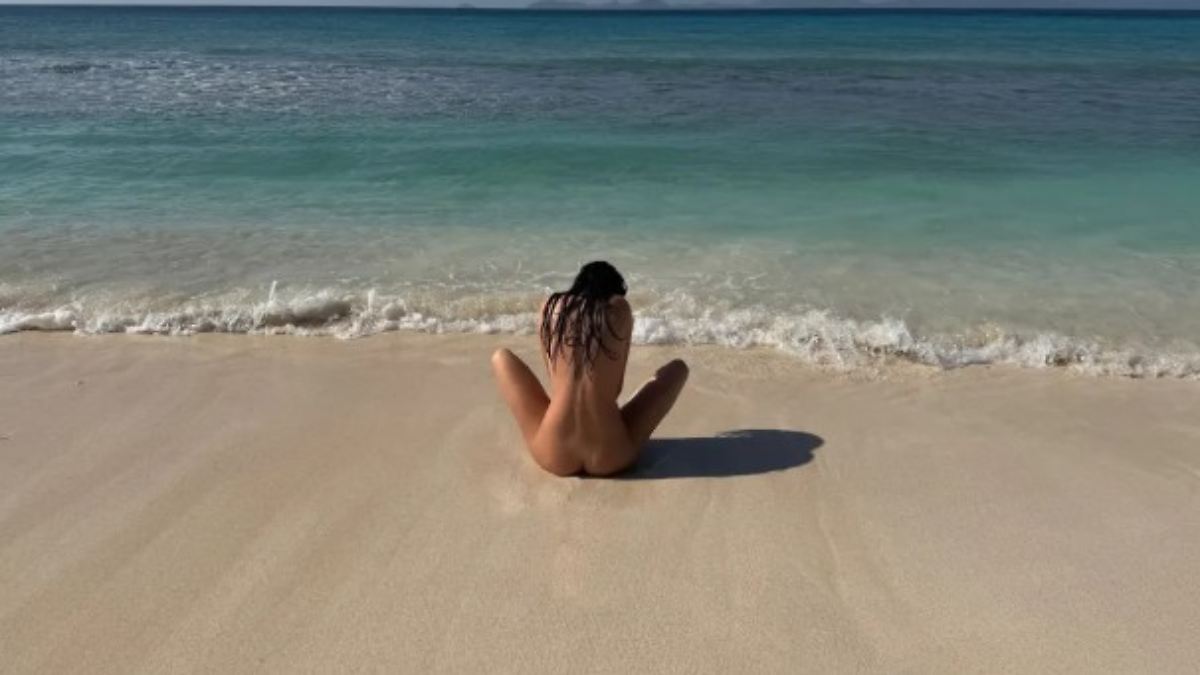 Im Adam-Kostüm räkeln: Kendall Jenner zeigt sich völlig nackt am Strand
