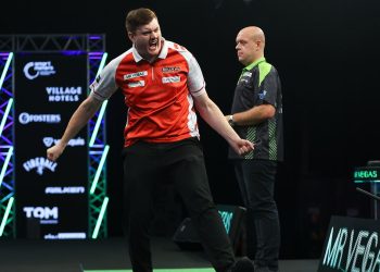 Niko Springer, Martin Schindler und Lukas Wenig: „Einstein“ komplettiert historischen deutschen Darttag