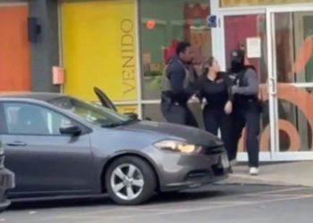 Panik bei Kindern und Eltern: Trump-Agenten stürmen Kindergarten und verhaften Lehrer