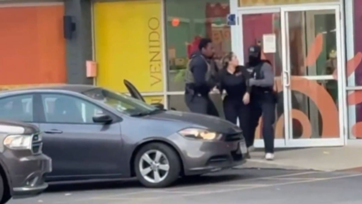 Panik bei Kindern und Eltern: Trump-Agenten stürmen Kindergarten und verhaften Lehrer