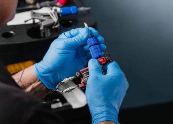 Hessen: 22-Jähriger stirbt nach Tätowierung – Tätowierer freigesprochen