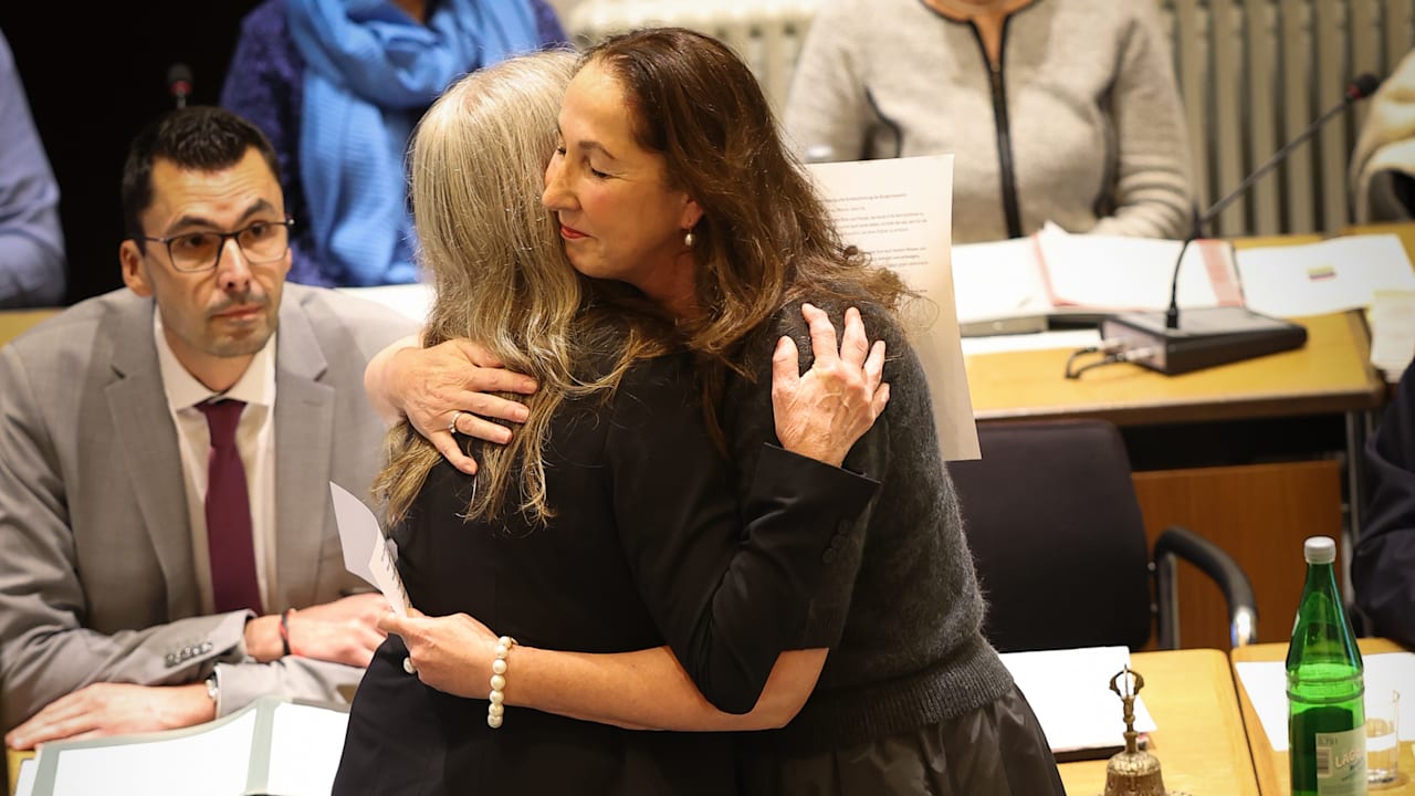 Herdecke: Die erstochene Iris Stalzer übernimmt ihr Amt als Bürgermeisterin | Regional