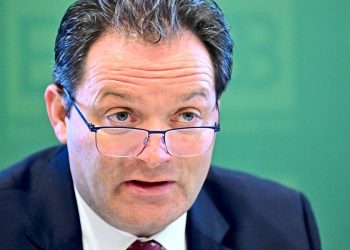 Die Regierung verbindet das Bekenntnis zu ehrgeizigen Klimazielen mit einem Forderungskatalog – der Wirtschaftspolitik