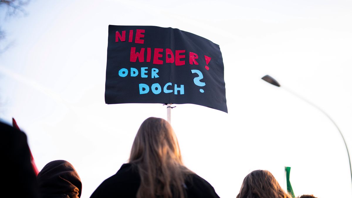 Mitte-Studie: Mehrheit besorgt über zunehmenden Rechtsextremismus