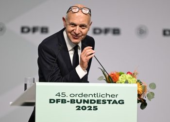 DFB: Bernd Neuendorf als Präsident wiedergewählt | Sport