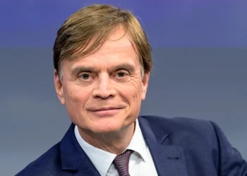 Stoppen? In Hamburg ist das Auto des AfD-Politikers Bernd Baumann abgebrannt