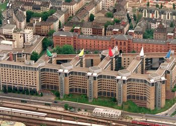 Autokratisches Aserbaidschan kassiert Miete für Frankfurter Finanzamt | hessenschau.de