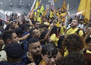 Indigene Aktivisten stürmen das Gelände der Klimakonferenz in Belem