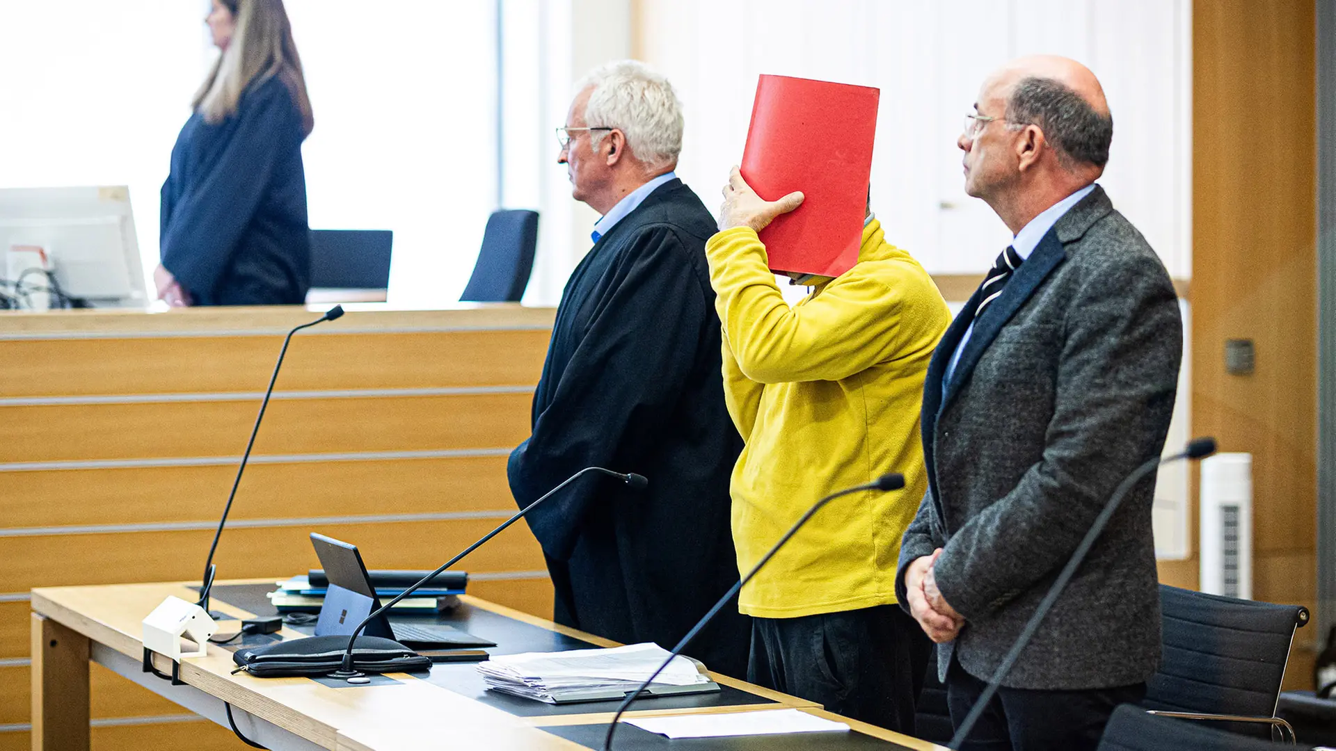 Schlafende Frau angezündet? Mordprozess gegen 50-Jährigen