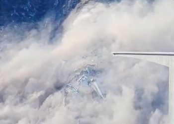 In China ist eine neue Autobahnbrücke eingestürzt