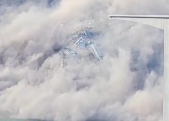 Zehn Monate alte Autobahnbrücke in China stürzt nach Erdrutsch ein