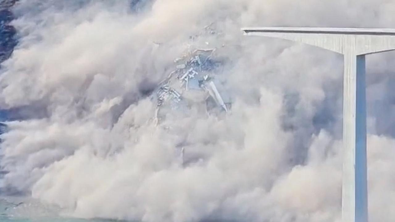 Zehn Monate alte Autobahnbrücke in China stürzt nach Erdrutsch ein