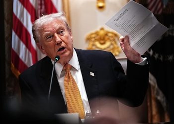 Amerikaner zunehmend unzufrieden: Shutdown wird für Trump zum Wahldesaster | Politik