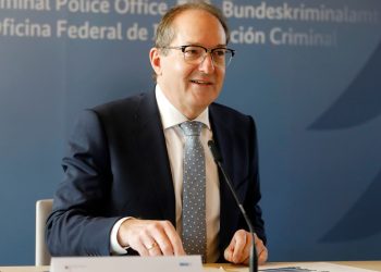 EXKLUSIV: Asylzahlen sinken | Politik