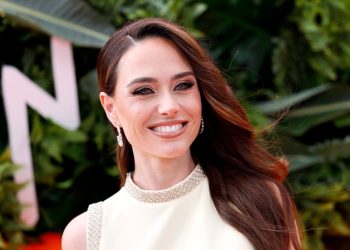 Franca Lehfeldt zeigt sich in einem absolut eleganten Wow-Kleid