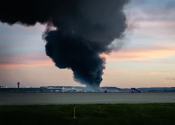 USA: Flugzeugabsturz in Louisville – UPS-Frachtflugzeug verwandelt sich in einen Feuerball – Panorama