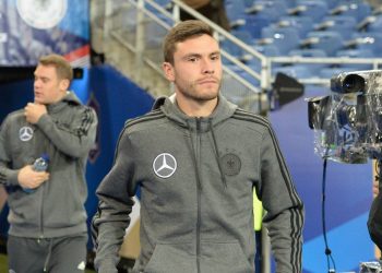 Hector berichtet über Horrorspiel: „Bewaffnete Männer auf der Tribüne“