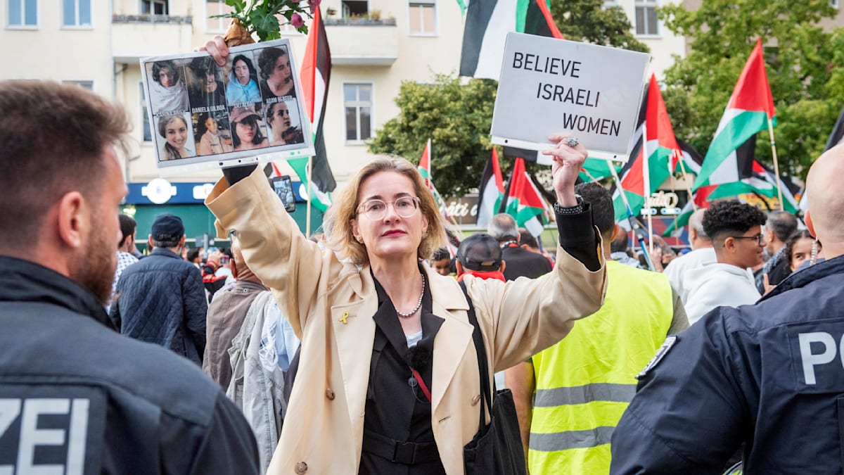 „Vorbild für uns alle“: Zentralrat der Juden ehrt Karoline Preisler für ihren Einsatz auf Demonstrationen