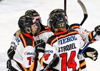 Eishockey: DEB-Frauen besiegen Ungarn und feiern