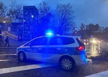 Frankfurt: Nach Knallgeräuschen in einem Einkaufszentrum gibt die Polizei Entwarnung