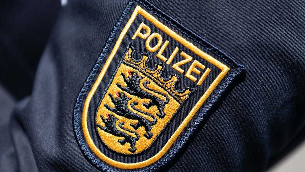 Polizist hat „Fuck Greens“-Aufkleber auf privatem Handy – Polizei spricht Verweis aus