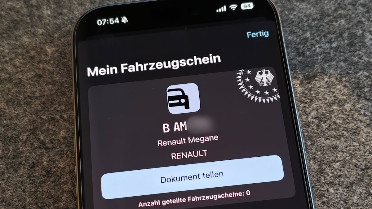 Die Kfz-Zulassung ist ab sofort auch für Mobiltelefone möglich – der digitale Führerschein soll nächstes Jahr folgen