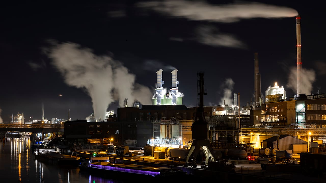 Unternehmen planen Stellenabbau | Politik