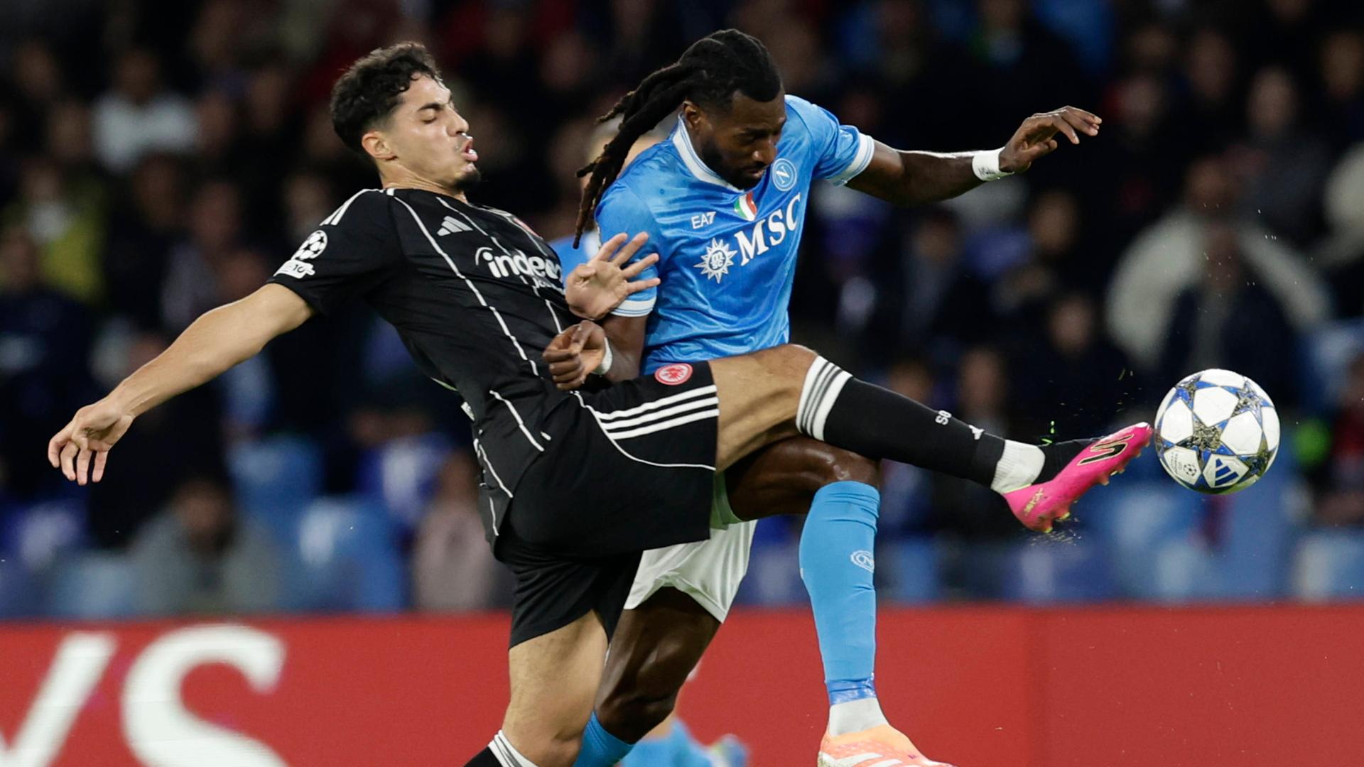 Champions League: Eintracht Frankfurt gelingt Erfolg in Neapel | hessenschau.de