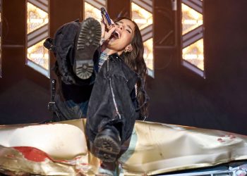 Lena Meyer-Landrut kehrt nach langem Schweigen traurig zurück