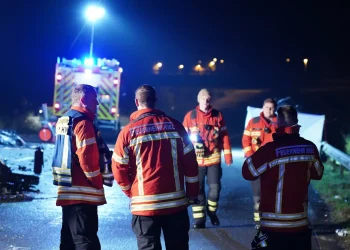 Geisterfahrer in Kiel: Junger Mann stirbt – Polizei sucht Zeugen