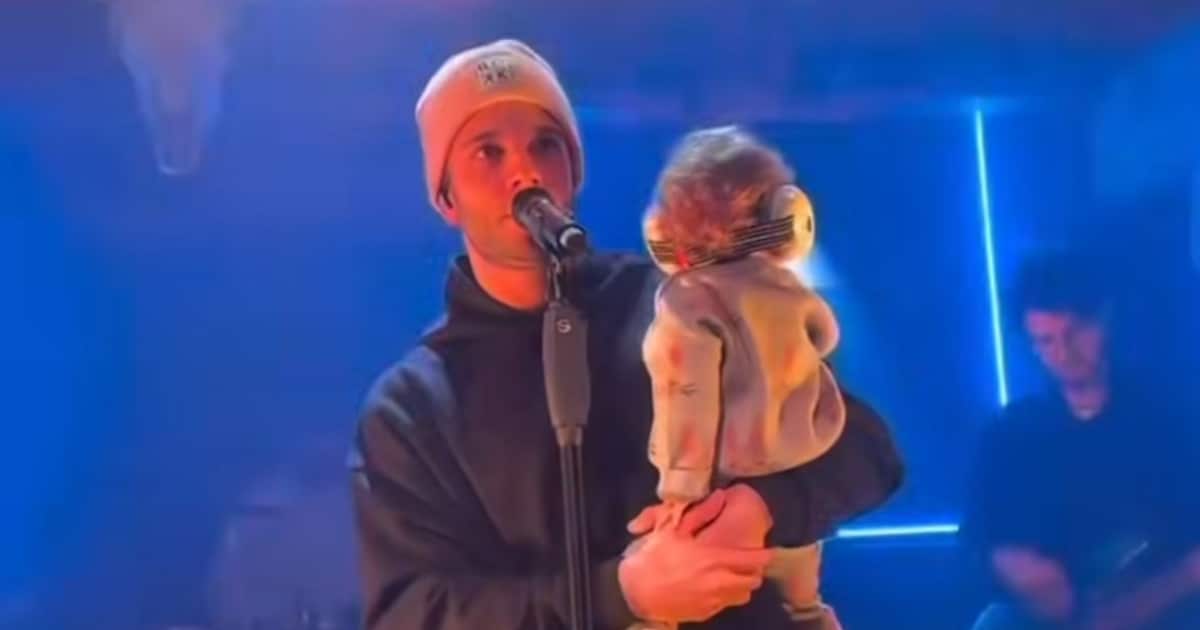 Größter kleiner Fan: Luca Hänni mit Tochter (1) auf der Bühne