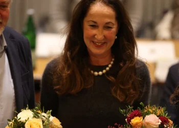 Herdecker Bürgermeister nach Messerattacke vereidigt