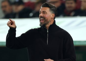 Bundesliga: Fans protestieren gegen Sandro Wagner – FC Augsburg verliert gegen den BVB
