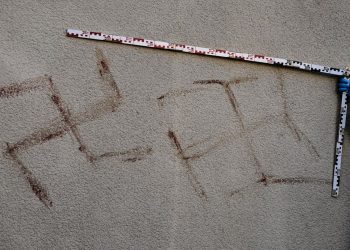 Hanau: Verdächtiger nach blutigem Hakenkreuz-Graffiti gefasst