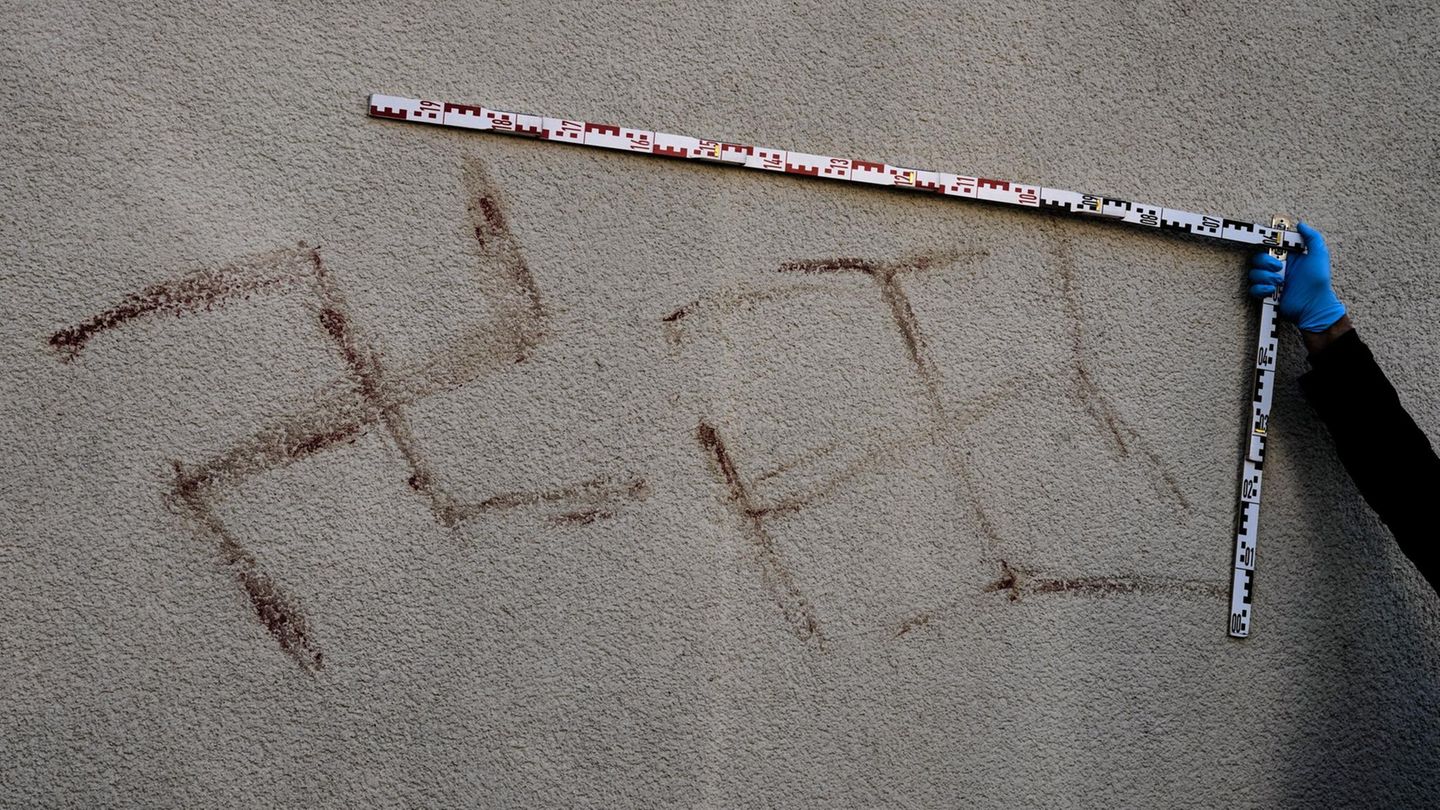 Hanau: Verdächtiger nach blutigem Hakenkreuz-Graffiti gefasst