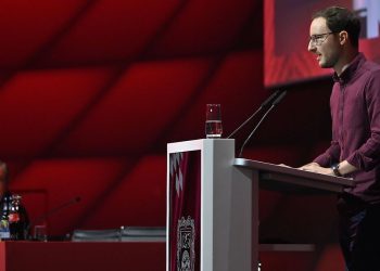 Schwierige Situation für Michael Ott: FC-Bayern-Chef macht sich auf der Hauptversammlung über Kritiker lustig