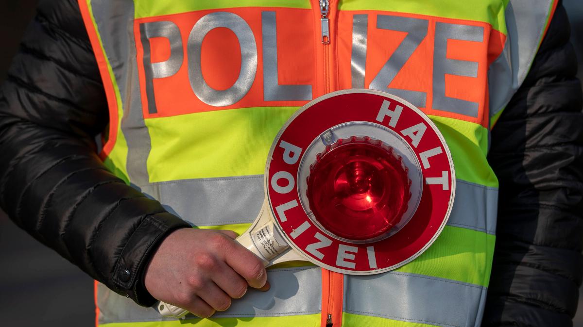 Polizei stoppt Pärchen beim Sex auf A1 bei Münster