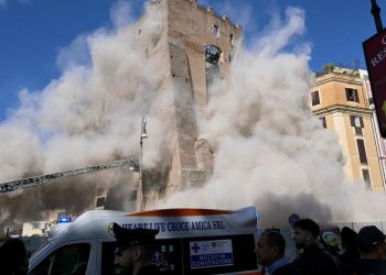 Mittelalterlicher Turm in Rom stürzt teilweise ein – ein Arbeiter ist unter Trümmern begraben