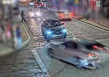 Fluchtauto prallt in Bar: vier Tote, viele Verletzte – TAG24