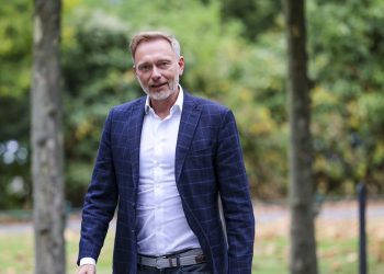 Der ehemalige Minister Lindner wechselt als Manager in die Automobilindustrie