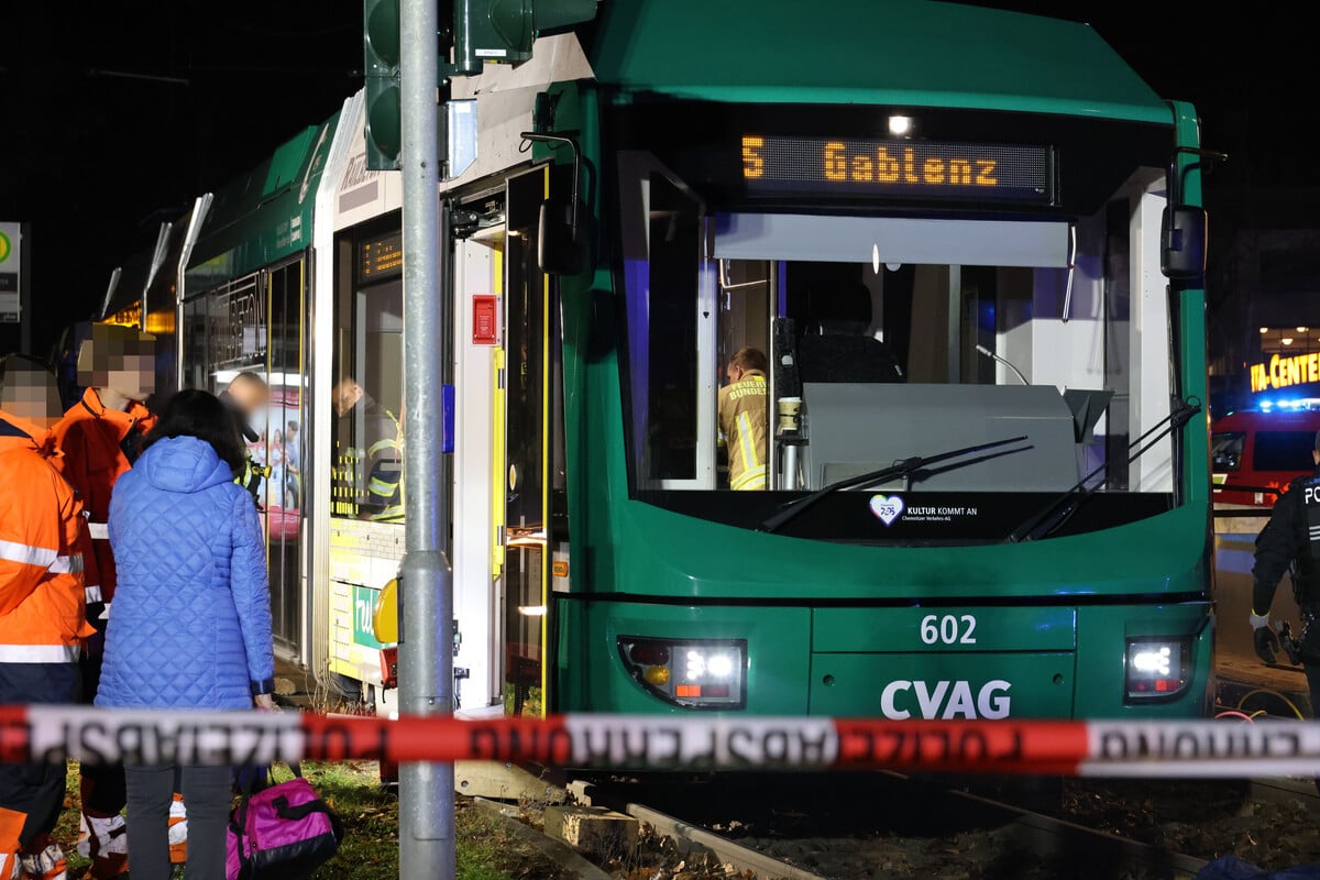 Schwerer Unfall in Chemnitz: Person von Straßenbahn erfasst