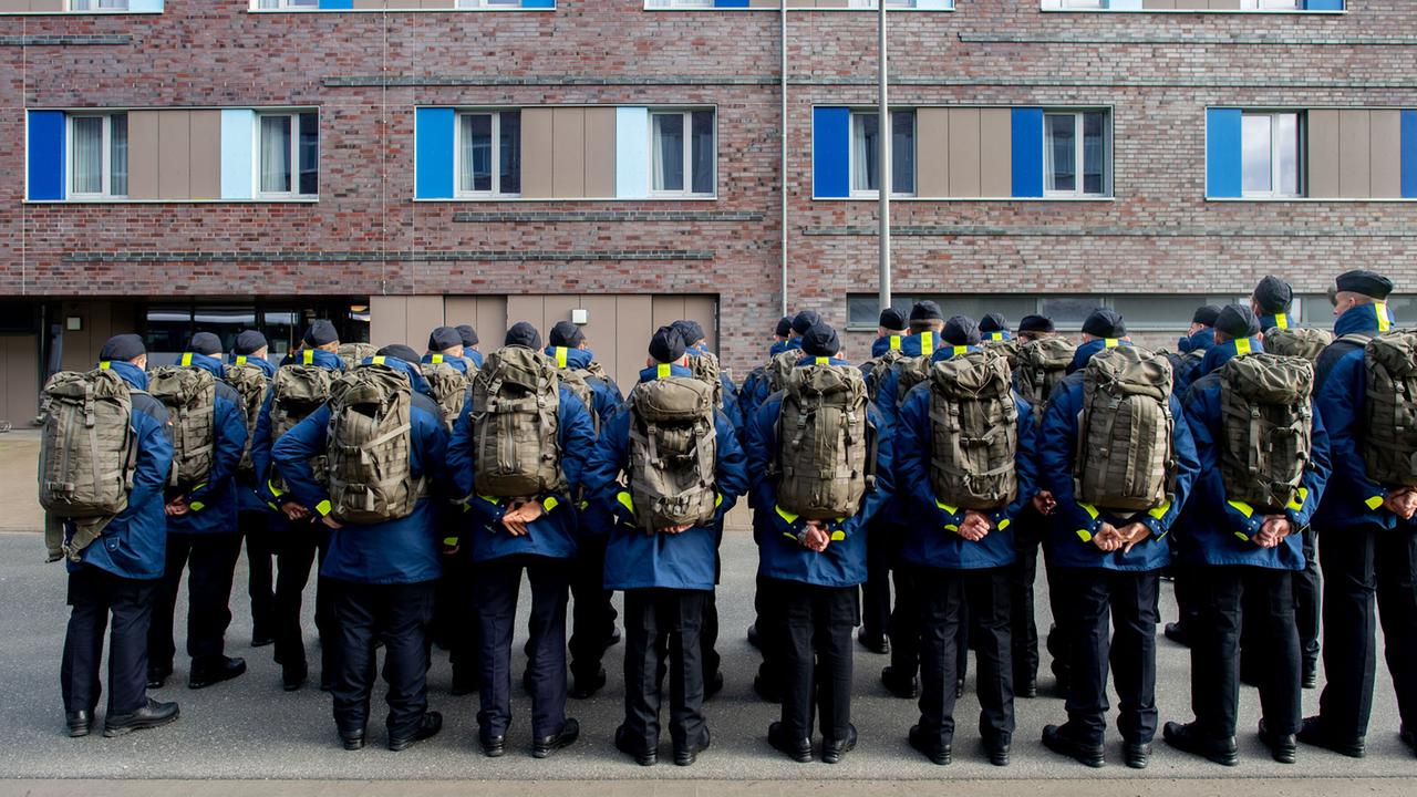 Weiterer Bedarf an umfassender Musterung für junge Männer