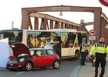 Großeinsatz in Weil am Rhein: Frau kommt bei schwerem Busunfall ums Leben – Weil am Rhein