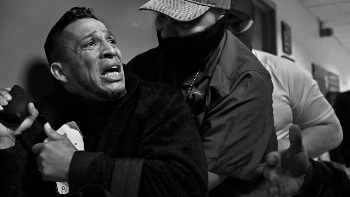 ICE-Beamte stürmen die Kita – Panik bricht aus